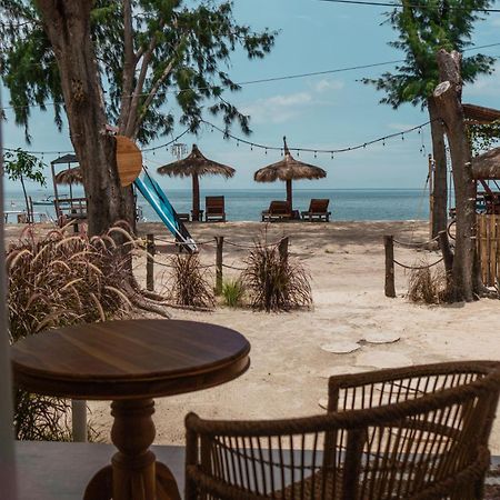 Sunscape Villa - Beachfront And Private Pool Gili Islands Exterior photo