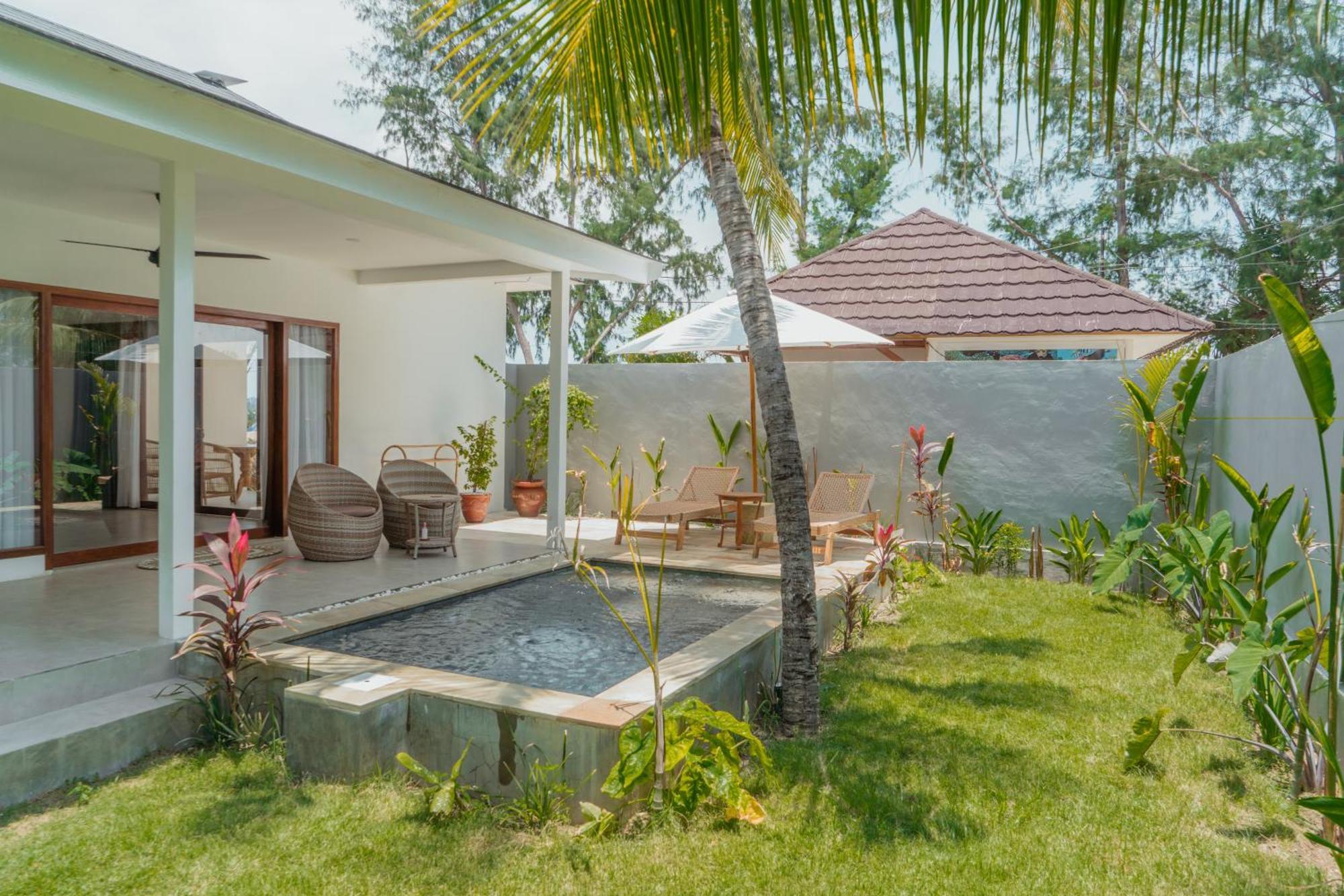 Sunscape Villa - Beachfront And Private Pool Gili Islands Exterior photo