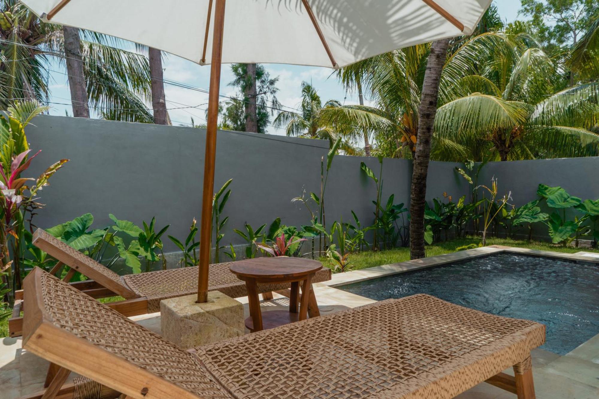 Sunscape Villa - Beachfront And Private Pool Gili Islands Exterior photo