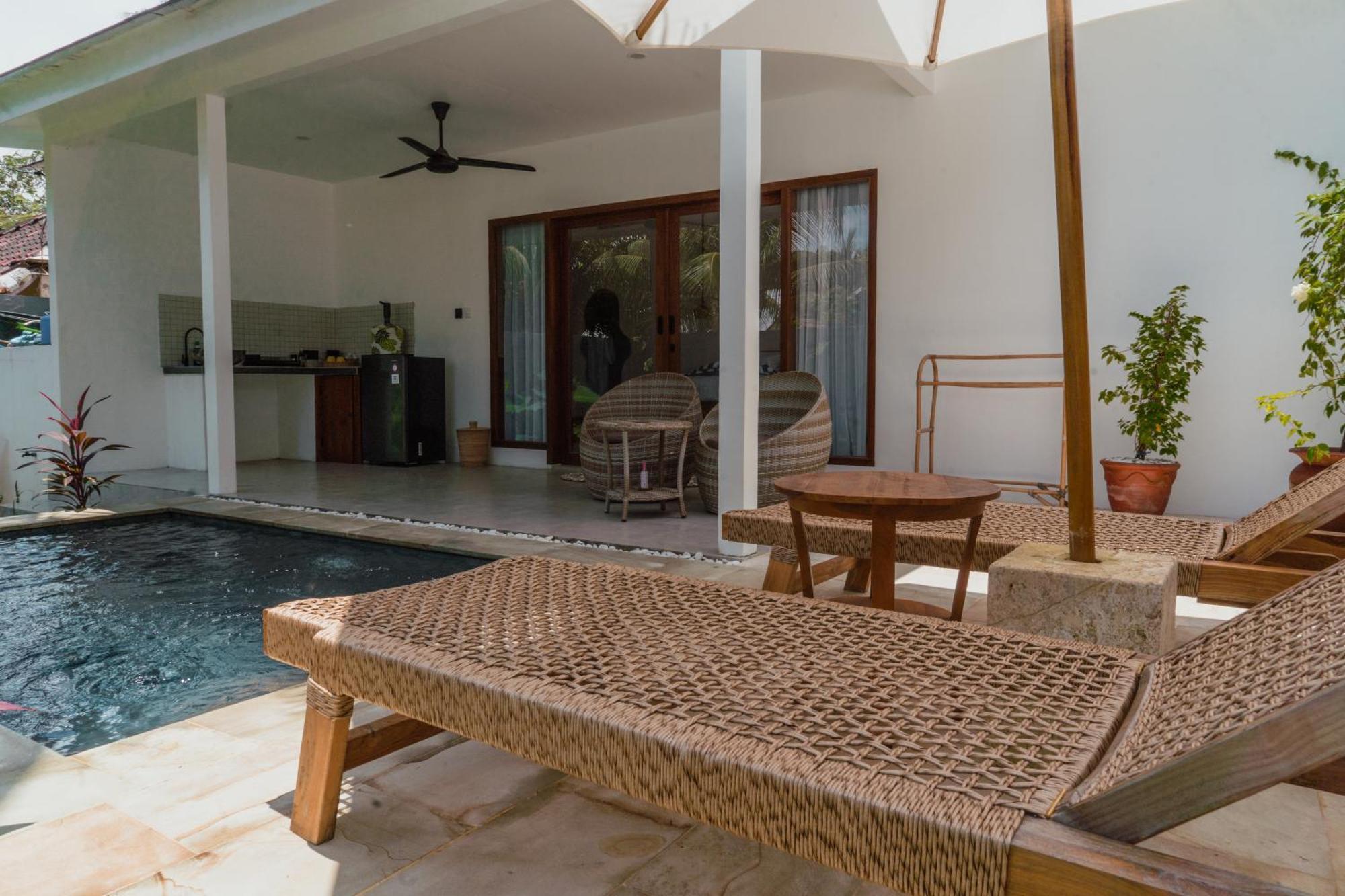 Sunscape Villa - Beachfront And Private Pool Gili Islands Exterior photo