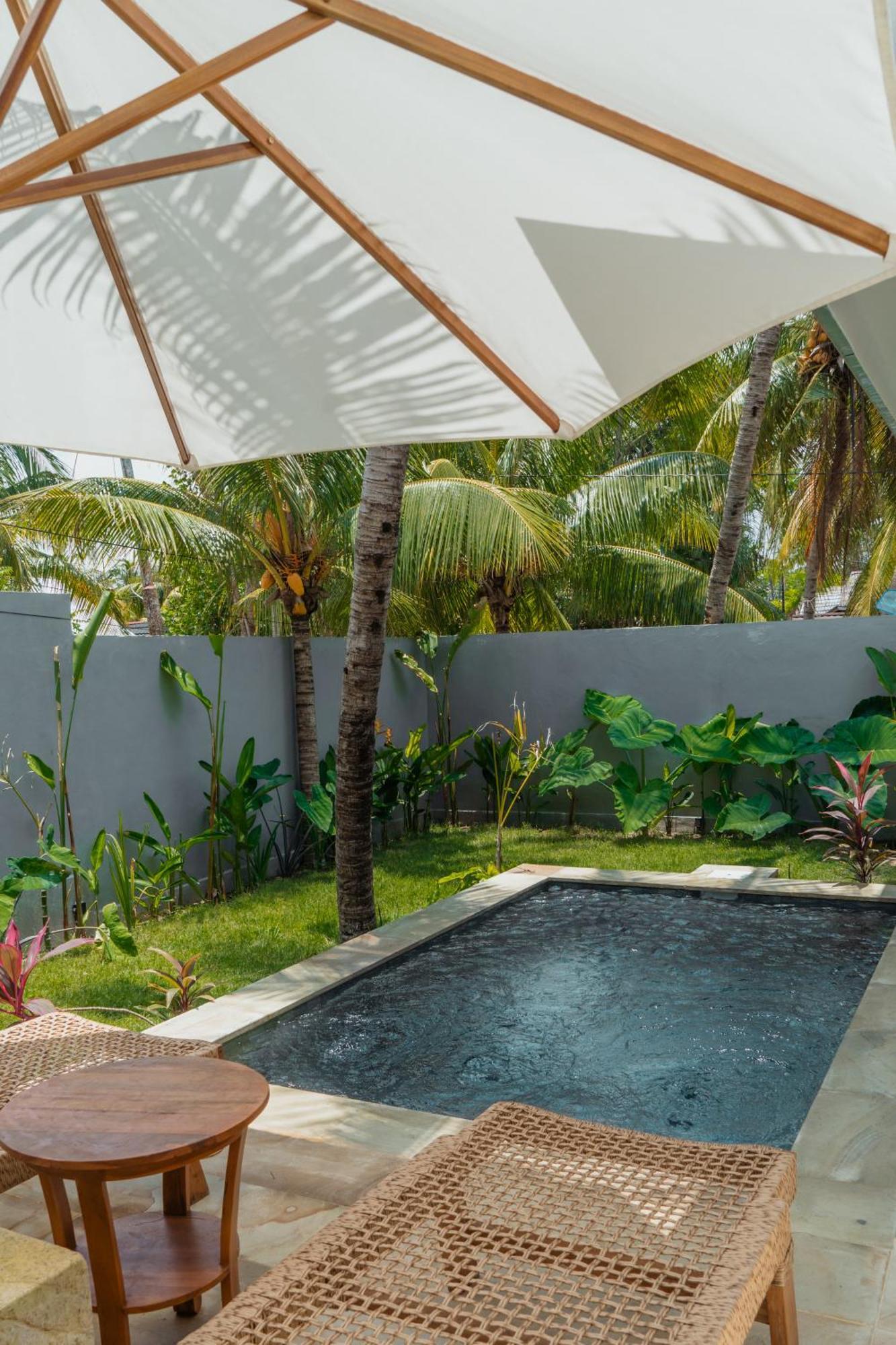 Sunscape Villa - Beachfront And Private Pool Gili Islands Exterior photo